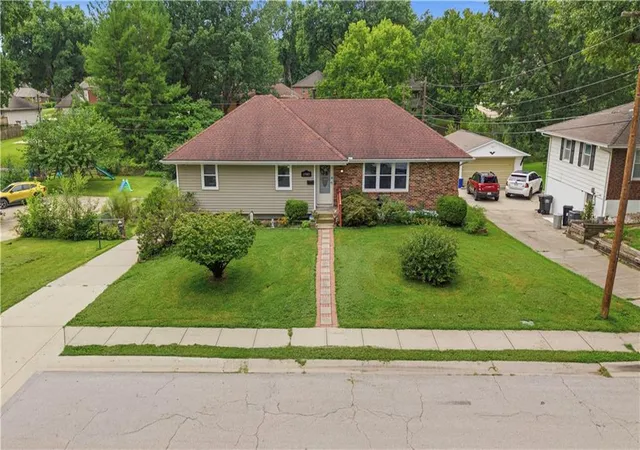 Single family home for sale at 17907 E Redwood Dr, Independence, MO 64056 | MLS# 2634785