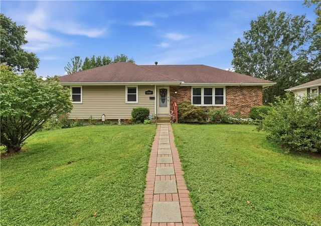 Photo 2 of Single family home for sale at 17907 E Redwood Dr, Independence, MO 64056 | MLS# 2634785 | Listing updated on 2026-10-01