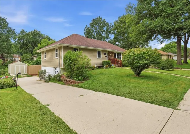 Photo 3 of Single family home for sale at 17907 E Redwood Dr, Independence, MO 64056 | MLS# 2634785 | Listing updated on 2026-10-01