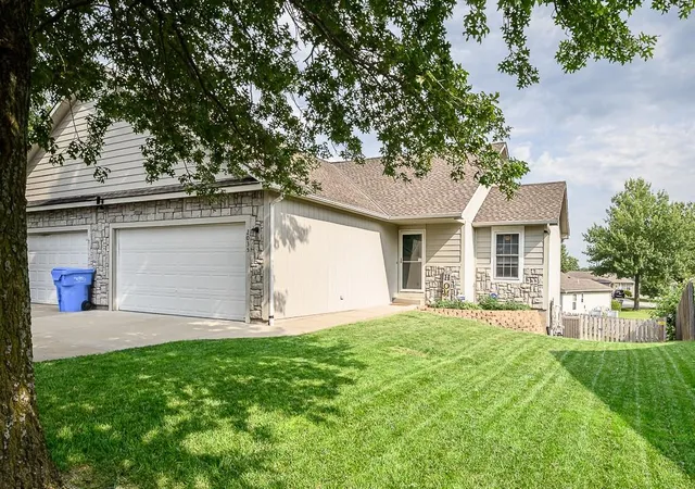 1st image of 2035 Rock Creek Ct, Tonganoxie, KS 66086 | MLS# 2634787