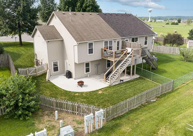 Photo 3 of Sale Pending at 2035 Rock Crk Ct, Tonganoxie, KS 66086 | MLS# 2634787 | Listing updated on 2026-09-06