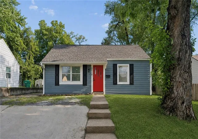 1st image of 5018 Locust Ave, Kansas City, KS 66106 | MLS# 2634793
