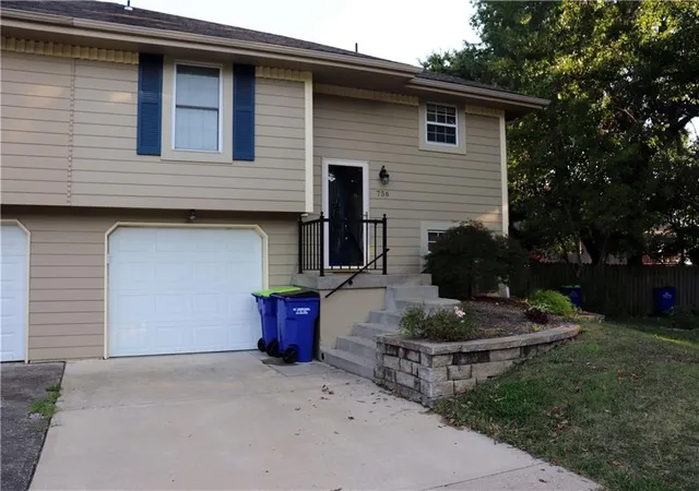 1st image of 756 Se Claremont Ct, Lees Summit, MO 64063 | MLS# 2634798