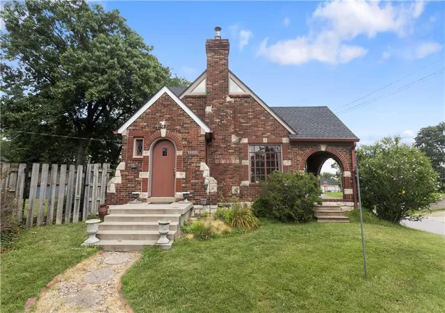 2nd image of 3200 Everett Ave, Kansas City, KS 66102 | MLS# 2634800