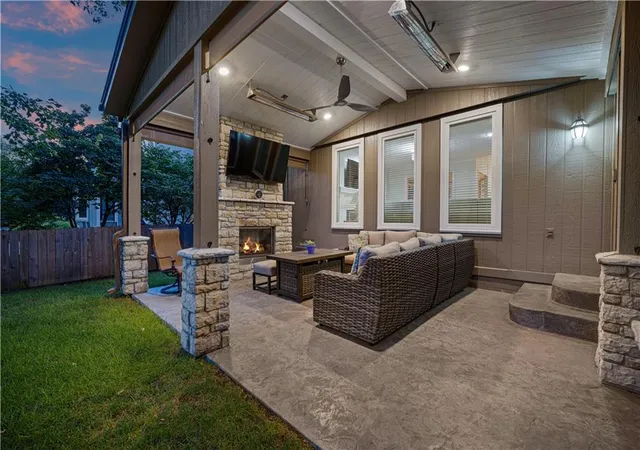 2nd image of 8001 W 130th St, Overland Park, KS 66213 | MLS# 2634801