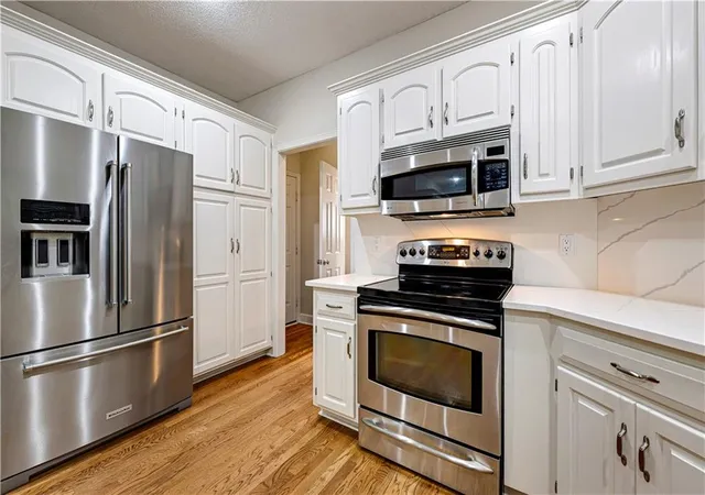 Photo 4 of Sale Pending at 8001 W 130th Street, Overland Park, KS 66213 | MLS# 2634801 | Listing updated on 2026-08-16