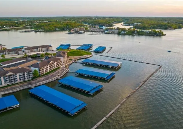 Listing Photo 2 - Condo for sale in building located at 1210 Lands End Pkwy, Osage Beach, MO 65065 - Unit #414