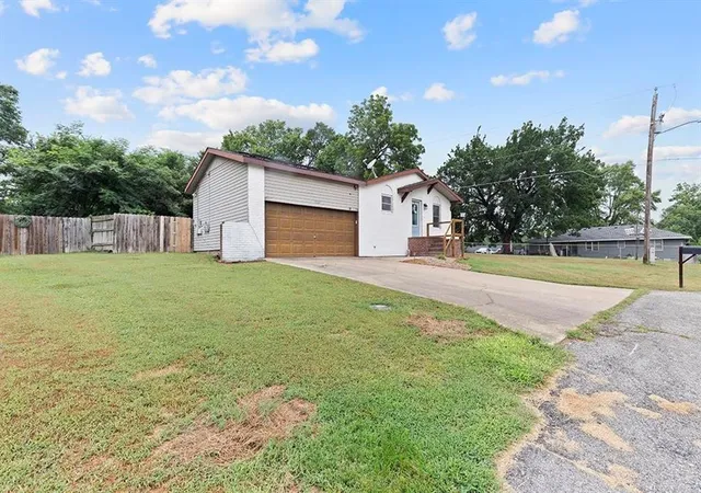 2nd image of 2223 Garfield Ave, Baxter Springs, KS 66713 | MLS# 2634803