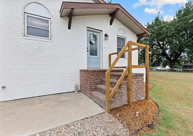 3rd image of 2223 Garfield Ave, Baxter Springs, KS 66713 | MLS# 2634803