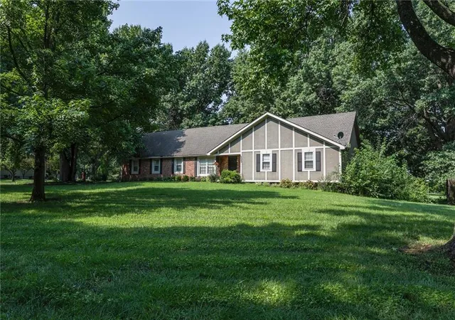 Photo 1 of Sale Pending at 16040 Outlook Ave, Stilwell, KS 66085 | MLS# 2634804 | Listing updated on 2026-09-27