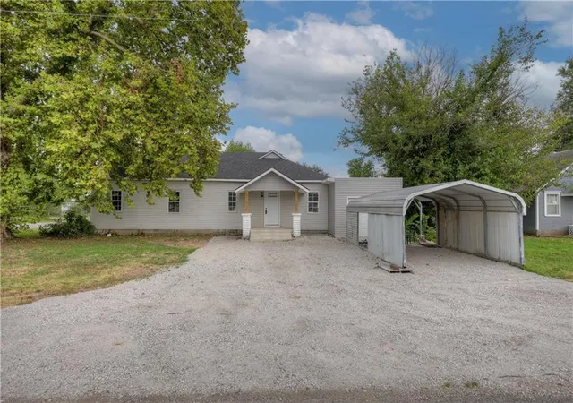 1st image of 216 N Indiana Ave, Columbus, KS 66725 | MLS# 2634806