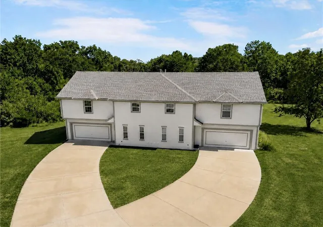1st image of 5129 Woodland Dr, Shawnee, KS 66218 | MLS# 2634808