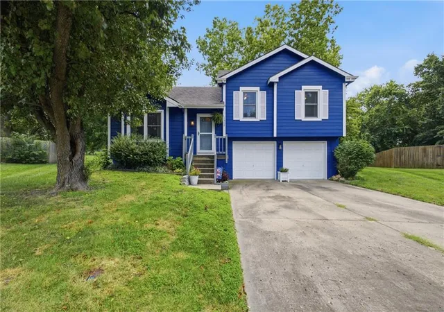 Photo 2 of Single family home for sale at 1507 Emerald Cir, Kearney, MO 64060 | MLS# 2634809 | Listing updated on 2026-08-30