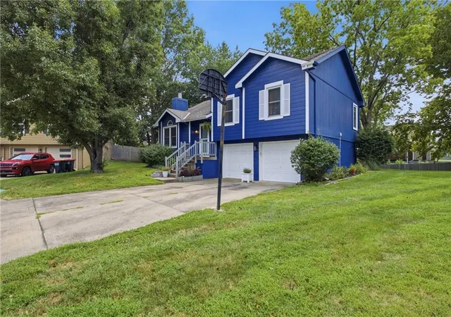 Photo 3 of Single family home for sale at 1507 Emerald Cir, Kearney, MO 64060 | MLS# 2634809 | Listing updated on 2026-08-30