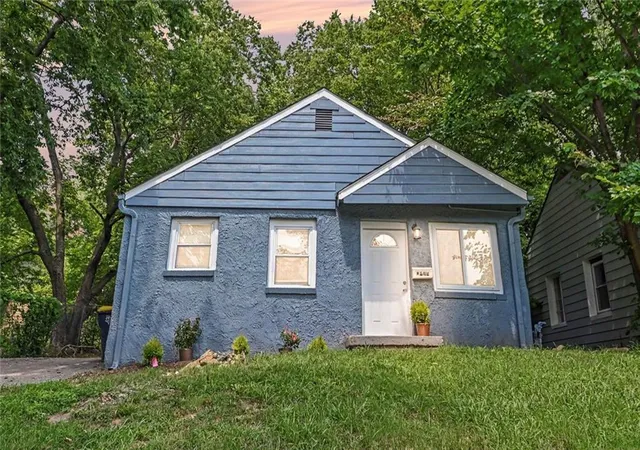 1st image of 1842 E 77th St, Kansas City, MO 64132 | MLS# 2634814