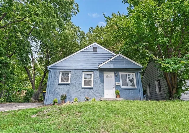 2nd image of 1842 E 77Th St, Kansas City, MO 64132 | MLS# 2634814