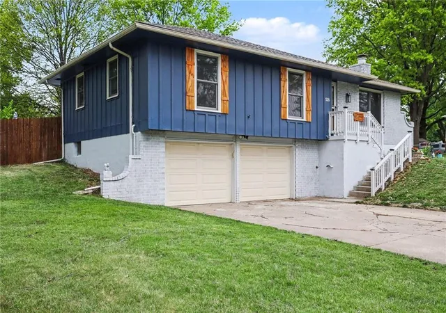 2nd image of 518 S Franklin St, Raymore, MO 64083 | MLS# 2634815