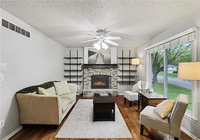 Photo 4 of Sale Pending at 518 S Franklin St, Raymore, MO 64083 | MLS# 2634815 | Listing updated on 2026-09-03