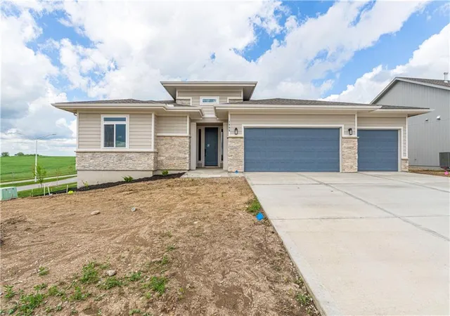 4th image of 1383 N 163rd Cir, Basehor, KS 66007 | MLS# 2634817