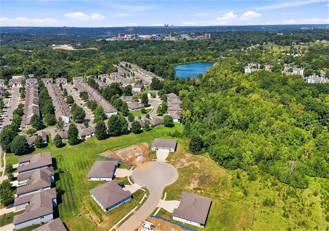 Listing Photo 5 - Condo for sale in building located at 4537 Appleton Ave, Kansas City, MO 64133
