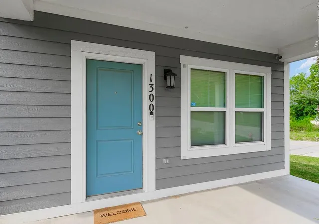 Photo 2 of Sale Pending at 1300 Armstrong Ave, Kansas City, KS 66102 | MLS# 2634828 | Listing updated on 2026-08-17