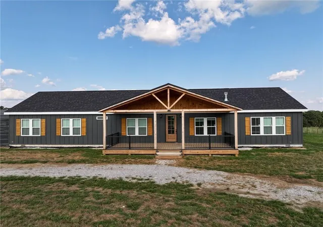 3rd image of 9735 S 325 Rd, El Dorado Springs, MO 64744 | MLS# 2634830
