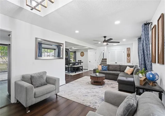 image of 12727 W 100th St, Lenexa, KS 66215 | MLS# 2634838