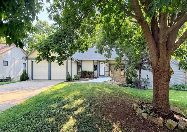 1st image of 6925 Long Ave, Shawnee, KS 66216 | MLS# 2634846