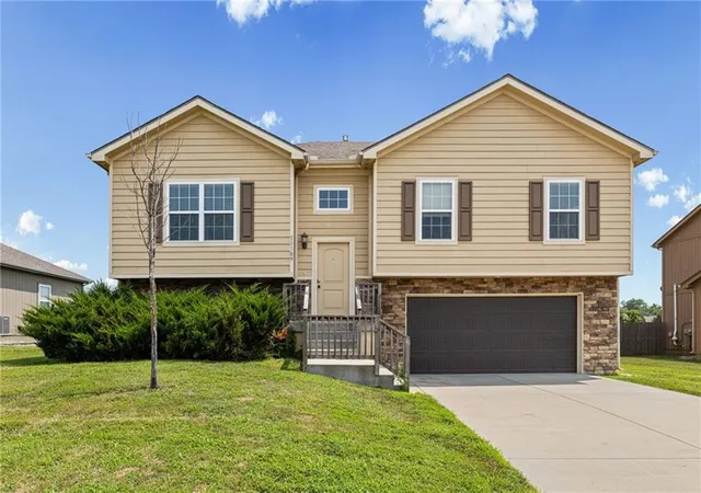 Photo 1 of Single family home for sale at 11109 N Jefferson St, Kansas City, MO 64155 | MLS# 2634848 | Listing updated on 2026-08-27