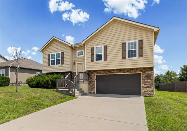 Photo 2 of Single family home for sale at 11109 N Jefferson St, Kansas City, MO 64155 | MLS# 2634848 | Listing updated on 2026-08-27