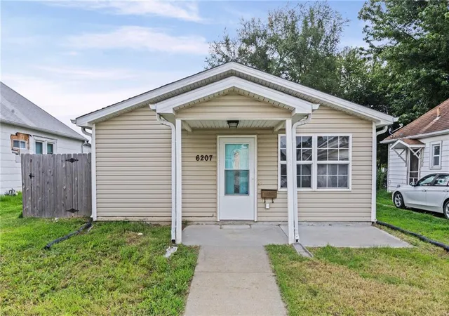 1st image of 6207 Sherman St, Saint Joseph, MO 64504 | MLS# 2634853