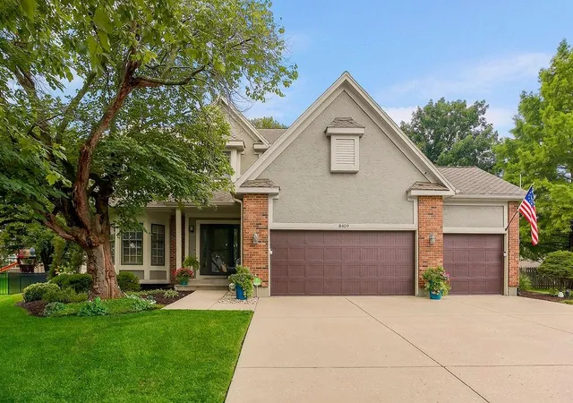 1st image of 8409 W 154Th St, Overland Park, KS 66223 | MLS# 2634855