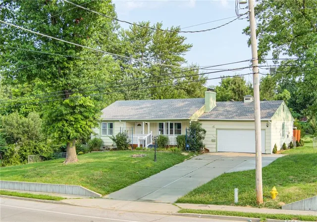 Photo 2 of Single family home for sale at 9200 E 87th Street, Raytown, MO 64138 | MLS# 2634860 | Listing updated on 2026-08-27