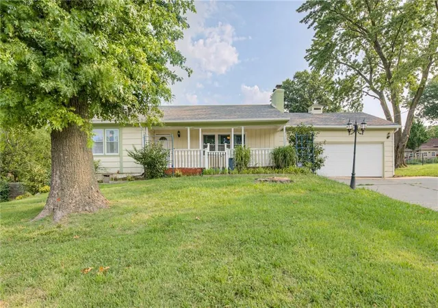 Photo 3 of Single family home for sale at 9200 E 87th Street, Raytown, MO 64138 | MLS# 2634860 | Listing updated on 2026-08-27