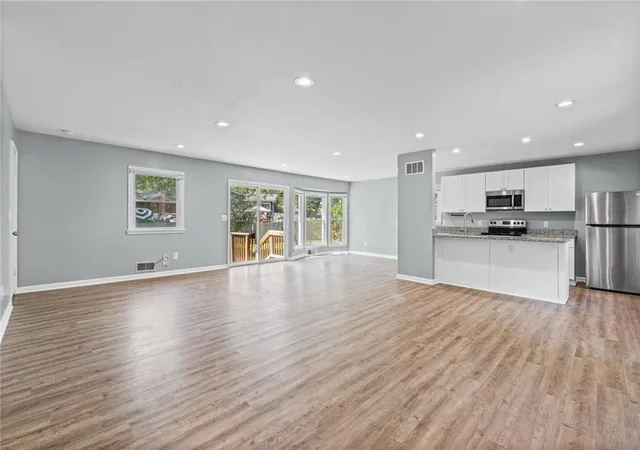 Photo 3 of Sale Pending at 11038 Greenwood Rd, Kansas City, MO 64134 | MLS# 2634863 | Listing updated on 2026-08-10