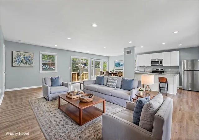 Photo 4 of Sale Pending at 11038 Greenwood Rd, Kansas City, MO 64134 | MLS# 2634863 | Listing updated on 2026-08-10