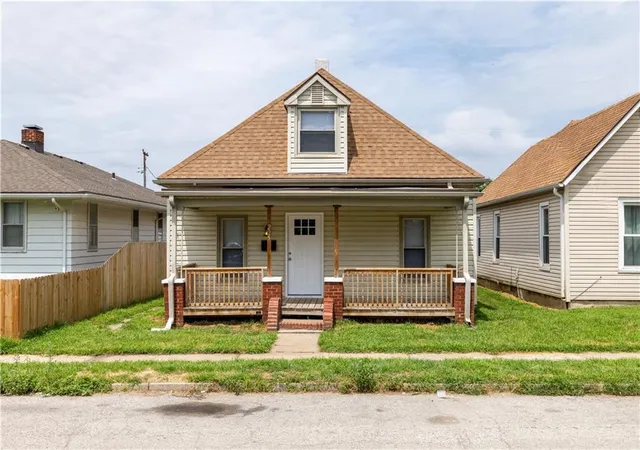 1st image of 225 W Valley St, Saint Joseph, MO 64504 | MLS# 2634865