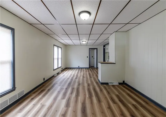 Photo 4 of Sale Pending at 225 W Valley St, Saint Joseph, MO 64504 | MLS# 2634865 | Listing updated on 2026-08-20