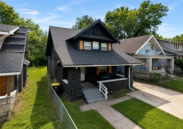 Photo 2 of Single family home for sale at 4009 S Benton Ave, Kansas City, MO 64130 | MLS# 2634870 | Listing updated on 2026-08-24