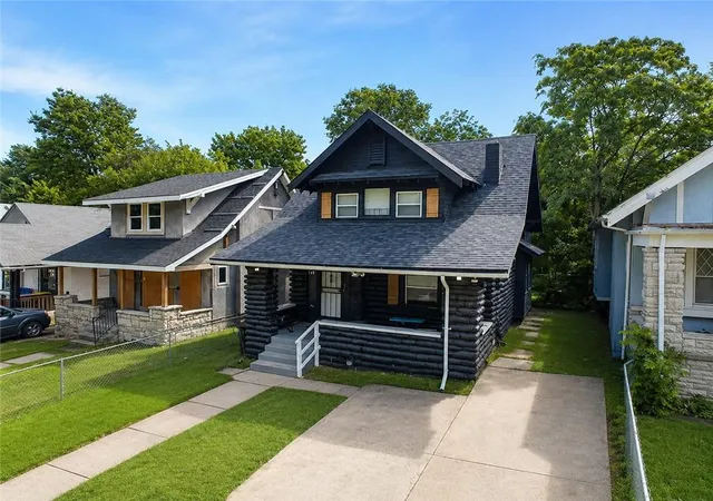Photo 3 of Single family home for sale at 4009 S Benton Ave, Kansas City, MO 64130 | MLS# 2634870 | Listing updated on 2026-08-24