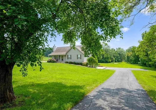 Photo 3 of Sale Pending at 33803 E Jenkins Rd, Lone Jack, MO 64070 | MLS# 2634873 | Listing updated on 2026-08-21
