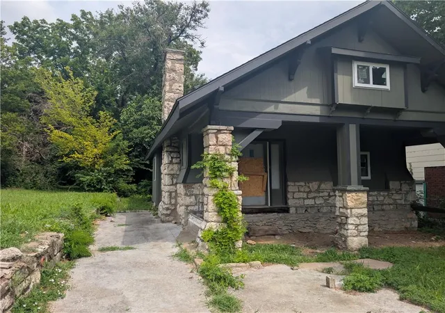 1st image of 4011 Euclid Ave, Kansas City, MO 64130 | MLS# 2634875
