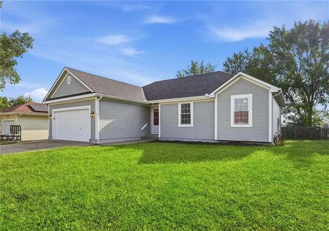 2nd image of 502 Birch St, Peculiar, MO 64078 | MLS# 2634879