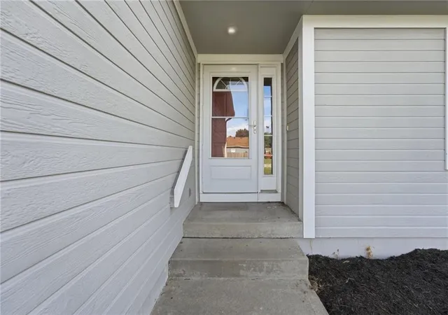 image of 502 Birch St, Peculiar, MO 64078 | MLS# 2634879
