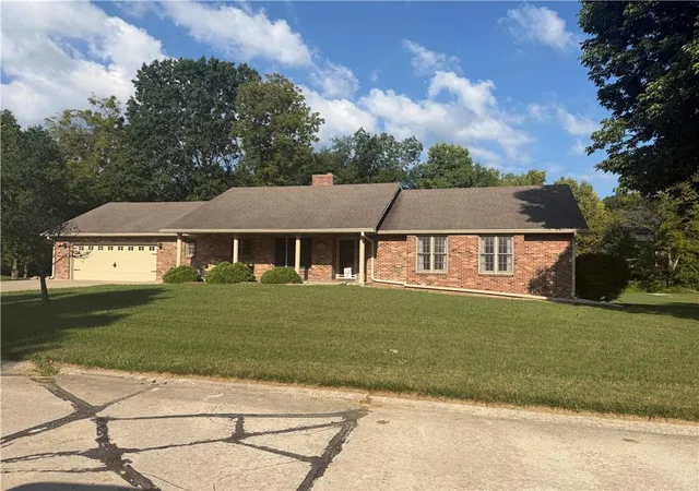 2nd image of 2106 Oaklawn Dr, Chillicothe, MO 64601 | MLS# 2634882