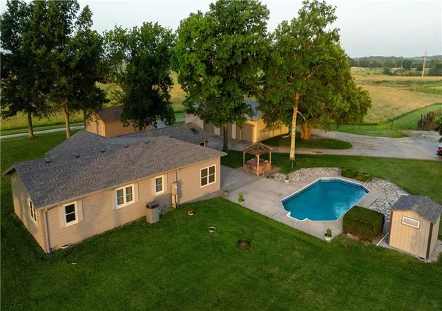 1st image of 38210 Osawatomie Rd, Osawatomie, KS 66064 | MLS# 2634886