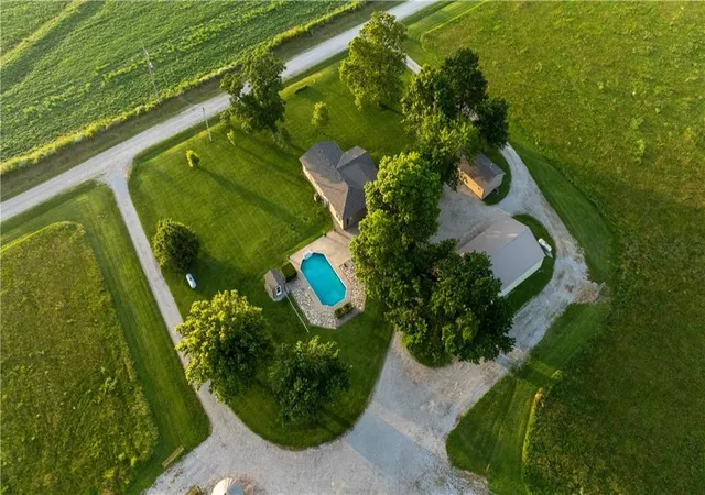 2nd image of 38210 Osawatomie Rd, Osawatomie, KS 66064 | MLS# 2634886