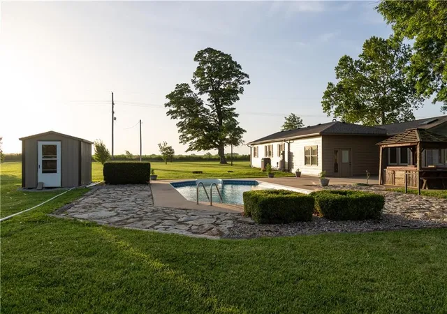 3rd image of 38210 Osawatomie Rd, Osawatomie, KS 66064 | MLS# 2634886