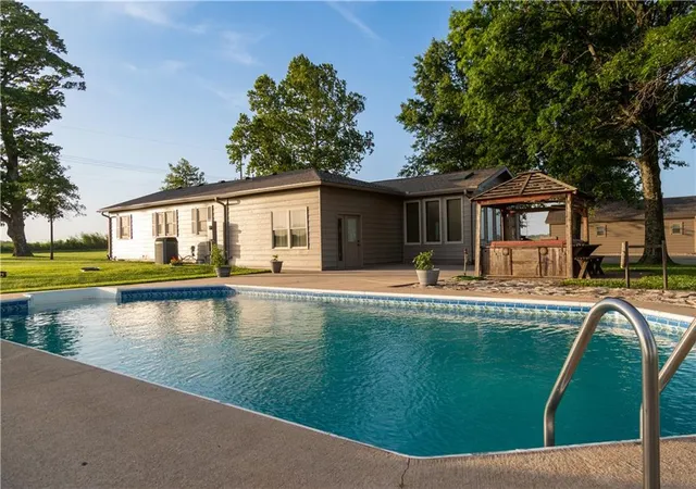 4th image of 38210 Osawatomie Rd, Osawatomie, KS 66064 | MLS# 2634886
