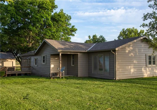 5th image of 38210 Osawatomie Rd, Osawatomie, KS 66064 | MLS# 2634886